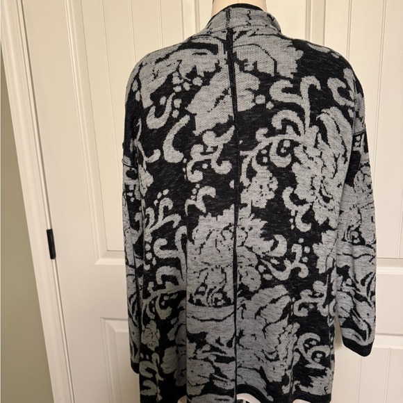 Elegant Black and Gray Women's Maternity Sweater Jacket EUC - Picture 4 of 7